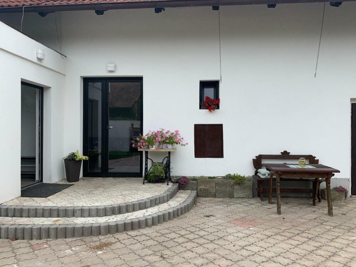 Tolarova Apartmán Pardubice Kültér fotó